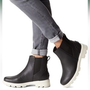 Sorel waterproof rain boot size 8.